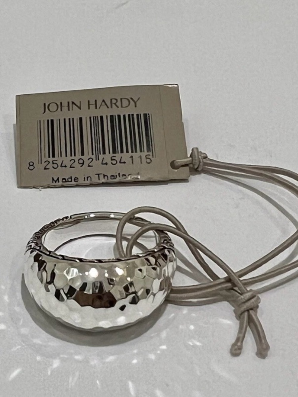 New with Tags!!! 💍🩷😎
John Hardy Hammered Dome Band Ring - 925 Silver
